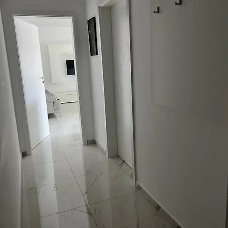 Confortabil Si Modern Бухарест